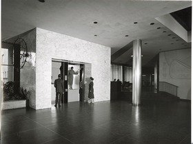 Rheinstahl Eggers-Kehrhahn GmbH, Foyer eines Geschäftshauses mit Paternoster