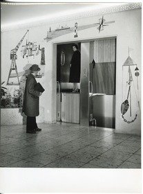 Rheinstahl Eggers-Kehrhahn GmbH, Foyer eines Geschäftshauses mit Paternoster