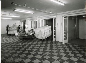 Rheinstahl Eggers-Kehrhahn GmbH, Lastenfahrstühle in einer Spielwarenfabrik