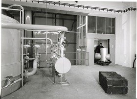 Rheinstahl Eggers-Kehrhahn GmbH, Lastenfahrstuhl in einer Fabrik / einem Kraftwerk (?)