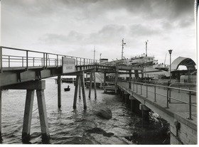 Rheinstahl Eggers-Kehrhahn GmbH, Fährschiff "Deutschland" an der neuen Anlegestelle der Großenbroderfähre
