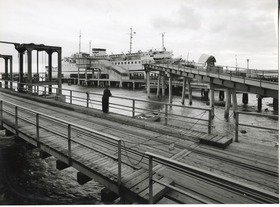 Rheinstahl Eggers-Kehrhahn GmbH, Fährschiff "Deutschland" an der neuen Anlegestelle der Großenbroderfähre