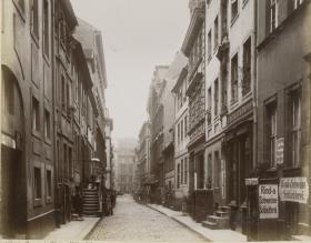 Berlin, Kreuzstraße von der Oberwallstraße aus