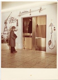 Rheinstahl Eggers-Kehrhahn GmbH, Foyer eines Geschäftshauses mit Paternoster
