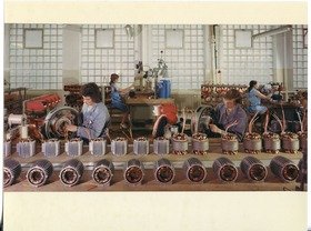 "Elektror" Karl W. Müller, Produktion in einer modernen Fabrikhalle