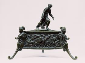 Tintenfass mit Deckelfigur