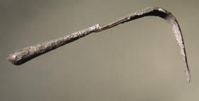 Strigilis mit massivem keulenförmigen Griff (eine von zwei Strigiles, vgl. auch Didyma 4)