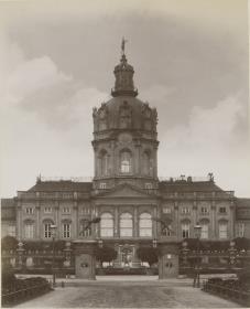 Berlin, Schloss Charlottenburg, Eingangsbereich und Mittelbau