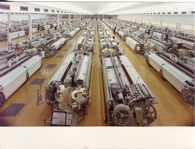 Lauffenmühle,  Blick in den Maschinensaal mit Webstühlen