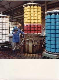 Lauffenmühle, Mitarbeiter in der Färberei (im Ausrüstungsbetrieb "Wiese I")