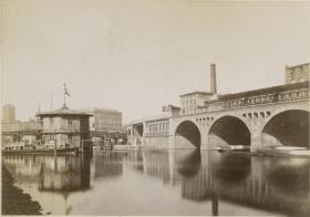 Berlin, Die Spree mit der Stadtbahnhaltestelle Jannowitzbrücke