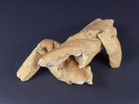 Knüppelbrot, gebrochen