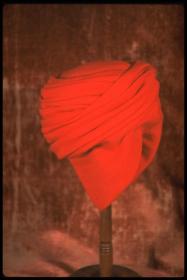 Rote Damenkappe