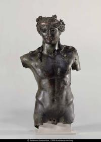Oberkörper einer Bronzestatue des jugendlichen Dionysos-Bacchus