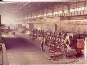 Mannesmann,  Blick in eine Produktionshalle