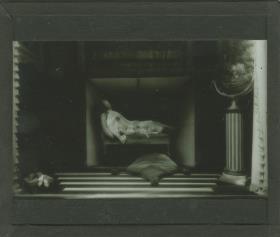 Schaufensterdekoration bei Herrmann Gerson: Damenkleidung