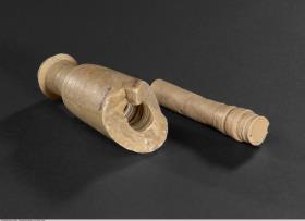 Flaschenfragment aus Alabaster