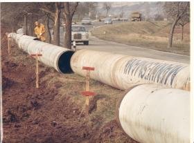 Mannesmann, Bau einer Öl-Pipeline am Rhein (der Rhein-Main-Rohrleitungstransportgesellschaft (RMR) ?