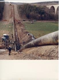 Mannesmann, Bau einer Öl-Pipeline am Rhein (der Rhein-Main-Rohrleitungstransportgesellschaft (RMR) ?