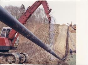 Mannesmann, Bau einer Öl-Pipeline am Rhein (der Rhein-Main-Rohrleitungstransportgesellschaft (RMR) ?