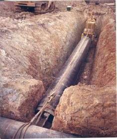 Mannesmann, Bau einer Öl-Pipeline am Rhein (der Rhein-Main-Rohrleitungstransportgesellschaft (RMR) ?