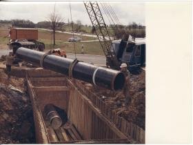 Mannesmann, Bau einer Öl-Pipeline am Rhein (der Rhein-Main-Rohrleitungstransportgesellschaft (RMR) ?