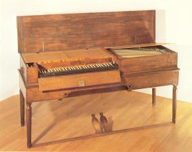 Tafelklavier mit Orgel