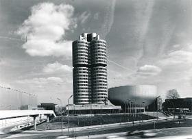 München, Hauptverwaltung der BMW AG, Ensemble