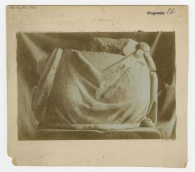Magnesia am Mäander, Artemisaltar, Reliefplatte