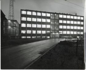 Mannesmann,  Modernes Bürogebäude