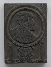 Karl V. m. Wappen und Säulen