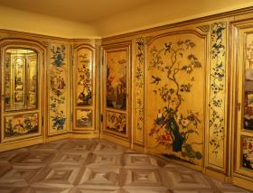 Gelbes Lackkabinett mit chinoisen Szenen und Vögeln aus dem palazzo Graneri in turin