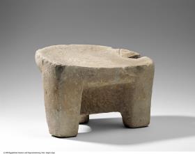 Dreibeiniger Hocker