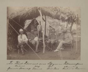 Dr. Karl Peters und seine Offiziere am Kilimanscharo. Lieutenant Bronsart v. Schellendorff, Chef Johannes, Dr. Karl Peters, Maximillian Freiherr von Pechmann