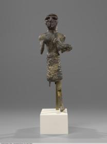 Statuette eines Mannes mit Opfertier