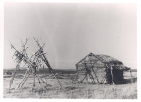 Trockengestell und Hütte