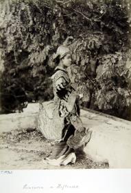 Prinzessin in Hoftracht.