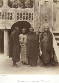 Buddhistsiche Mönche (Phungis).