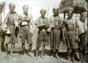 "Rote Karen in Loikaw" (OT)