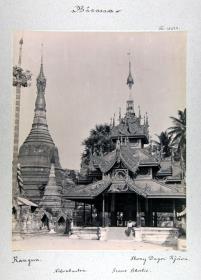 Rangun. Shoay Dagon Kjàon. Shwedagon Pagode; Nebenbauten und Große Glocke. Birma