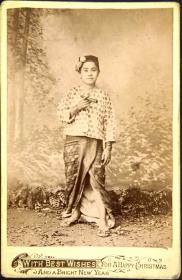 Junge Frau mit Zigarre ("Happy Christmas, a brigth new year - A windy day in Mandalay")