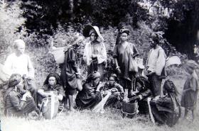 a group of Shans