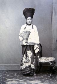 "Frau eines Schan Häuptlings. (Nahe der chinesischen Grenze)" (OT)