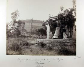 Die große Glocke (90 Tonnen schwer) der grossen Pagode in Mingun