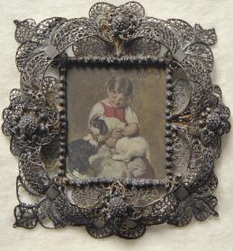 Mädchen mit zwei Hunden. Miniatur aus der Sammlung Loewe