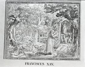 Der Hl. Franz Xaver (Patroclus) steht vor einer Steinplatte mit dem Gekreuzigten
