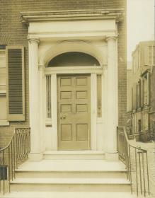 Baltimore, 9, East Pleasant Street, Hauseingang