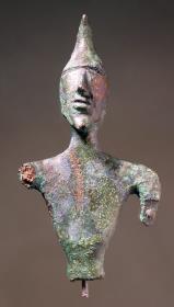 Oberkörperfragment einer geometrischen Kriegerstatuette