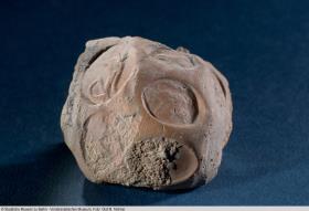 Tonbulle mit Siegelringabdrücken