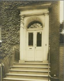 Baltimore, East Pleasant Street, Hauseingang